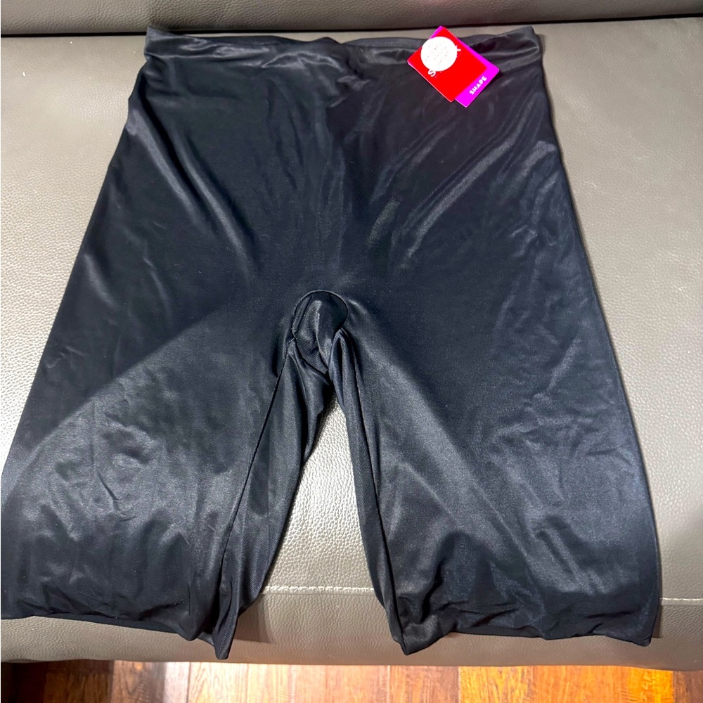 SPANX Power Conceal-Her!
Extended length mid-thigh shorts